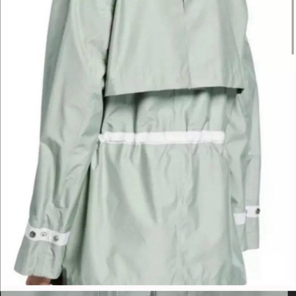 Hunter women’s refined garden rain jacket